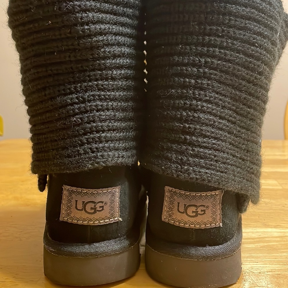 Black Sweater Uggs
